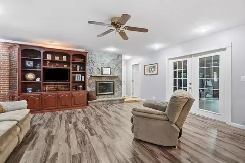 Living - 3144 Lark Ln, Springfield, OH 45502 photo 6 of 11