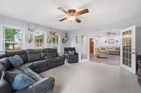 Living - 3144 Lark Ln, Springfield, OH 45502 photo 9 of 11