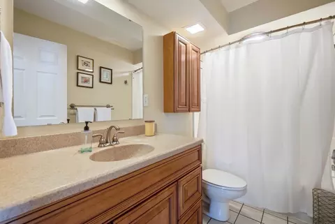 Bath - 3144 Lark Ln, Springfield, OH 45502 photo 6 of 6