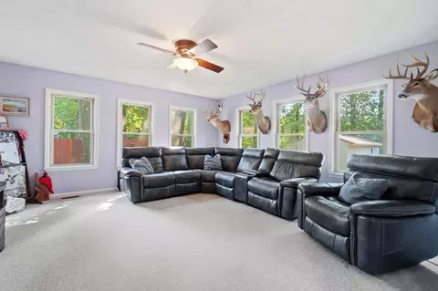 Living - 3144 Lark Ln, Springfield, OH 45502 photo 8 of 11