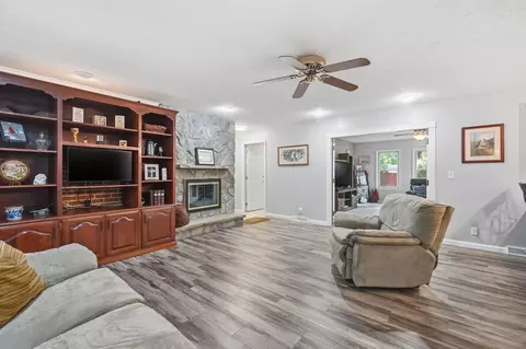 Living - 3144 Lark Ln, Springfield, OH 45502 photo 7 of 11