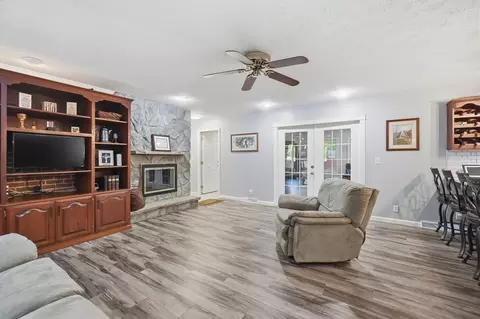 Living - 3144 Lark Ln, Springfield, OH 45502 photo 5 of 11