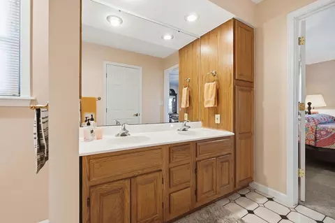 Bath - 3144 Lark Ln, Springfield, OH 45502 photo 4 of 6