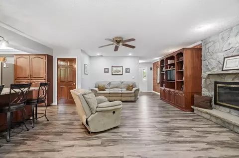 Living - 3144 Lark Ln, Springfield, OH 45502 photo 4 of 11