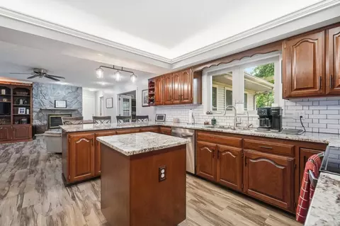 Kitchen - 3144 Lark Ln, Springfield, OH 45502 photo 3 of 7