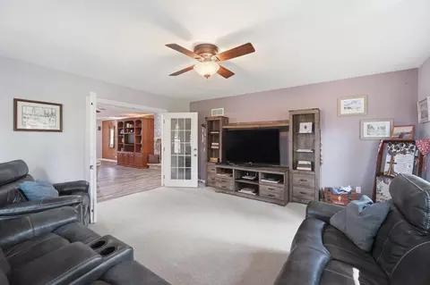 Living - 3144 Lark Ln, Springfield, OH 45502 photo 10 of 11