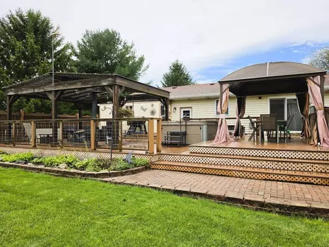 Exterior - 6670 Middle Urbana Rd, Springfield, OH 45502 photo 6 of 15