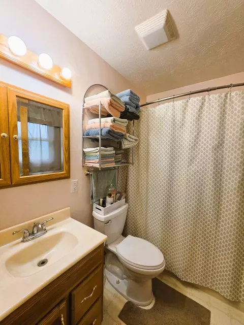 Bath - 6670 Middle Urbana Rd, Springfield, OH 45502 photo 2 of 3