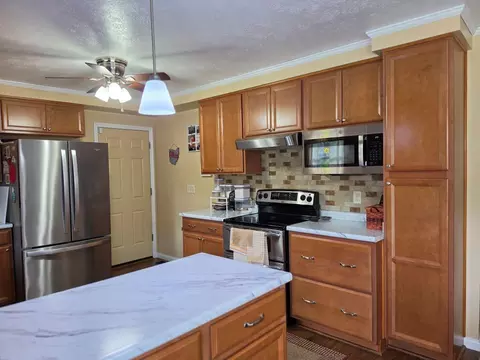 Kitchen - 6670 Middle Urbana Rd, Springfield, OH 45502 photo 3 of 8