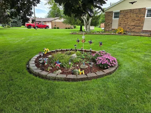 Exterior - 6670 Middle Urbana Rd, Springfield, OH 45502 photo 2 of 15