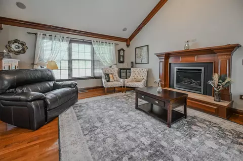 Living - 1324 Westview Ave, Springfield, OH 45502 photo 2 of 3