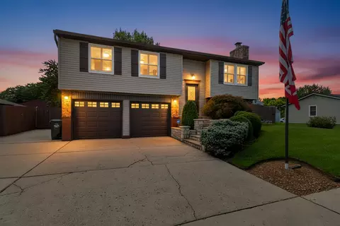 768 Mariclaire Ave, Vandalia, OH 45377