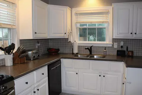 Kitchen - 1800 Pembrook Rd, Springfield, OH 45504 photo 2 of 2