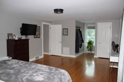 Bedroom - 1800 Pembrook Rd, Springfield, OH 45504 photo 2 of 2