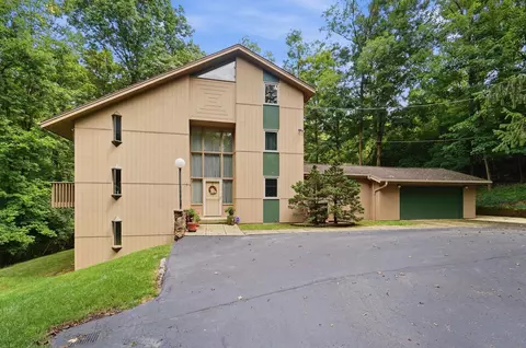 Exterior - 2700 Cardinal Rd, Springfield, OH 45502 photo 6 of 17