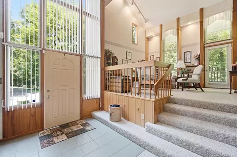 Entry Way - 2700 Cardinal Rd, Springfield, OH 45502 photo 4 of 17