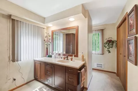 Bath - 2700 Cardinal Rd, Springfield, OH 45502 photo 2 of 7