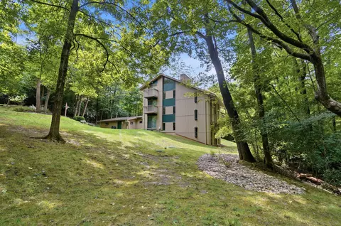 Exterior - 2700 Cardinal Rd, Springfield, OH 45502 photo 10 of 17