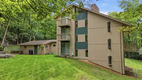 Exterior - 2700 Cardinal Rd, Springfield, OH 45502 photo 2 of 17