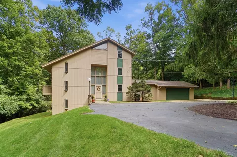 Exterior - 2700 Cardinal Rd, Springfield, OH 45502 photo 3 of 17