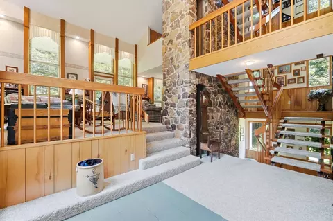 Entry Way - 2700 Cardinal Rd, Springfield, OH 45502 photo 5 of 17