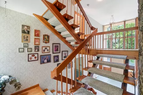Entry Way - 2700 Cardinal Rd, Springfield, OH 45502 photo 13 of 17