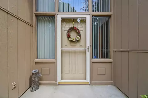 Entry Way - 2700 Cardinal Rd, Springfield, OH 45502 photo 1 of 17