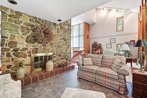 Living - 2700 Cardinal Rd, Springfield, OH 45502 photo 8 of 13