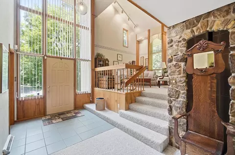 Entry Way - 2700 Cardinal Rd, Springfield, OH 45502 photo 7 of 17
