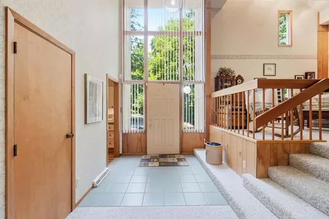 Entry Way - 2700 Cardinal Rd, Springfield, OH 45502 photo 3 of 17