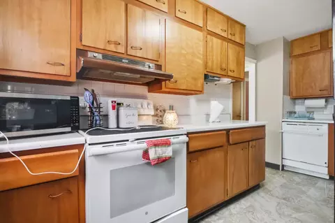 Kitchen - 308 Birch Rd, Springfield, OH 45503 photo 4 of 4