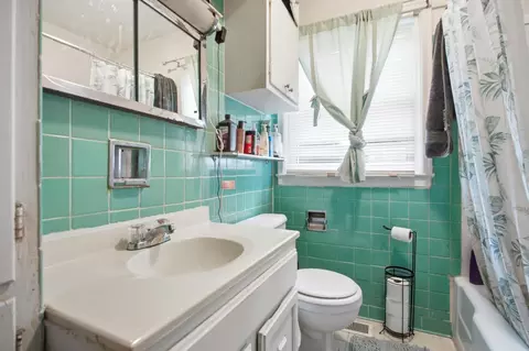 Bath - 308 Birch Rd, Springfield, OH 45503 photo 1 of 2