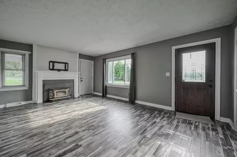 Living - 3301 Troy Rd, Springfield, OH 45504 photo 2 of 3