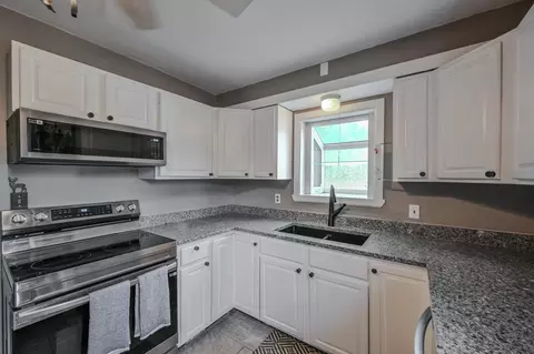 Kitchen - 3301 Troy Rd, Springfield, OH 45504 photo 1 of 3