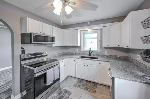 Kitchen - 3301 Troy Rd, Springfield, OH 45504 photo 2 of 3