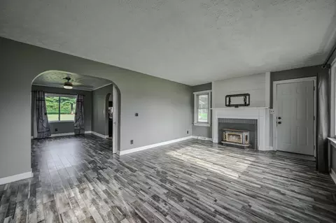 Living - 3301 Troy Rd, Springfield, OH 45504 photo 1 of 3