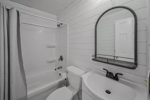 Bath - 3301 Troy Rd, Springfield, OH 45504 photo 1 of 2