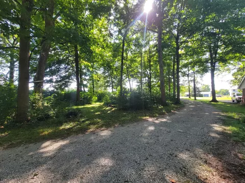 Exterior - 2910 Fowler Rd, Springfield, OH 45502 photo 3 of 10