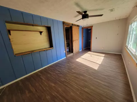 Living - 2910 Fowler Rd, Springfield, OH 45502 photo 2 of 3