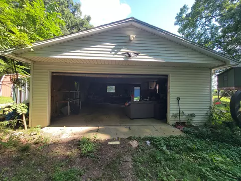 Exterior - 2910 Fowler Rd, Springfield, OH 45502 photo 2 of 10