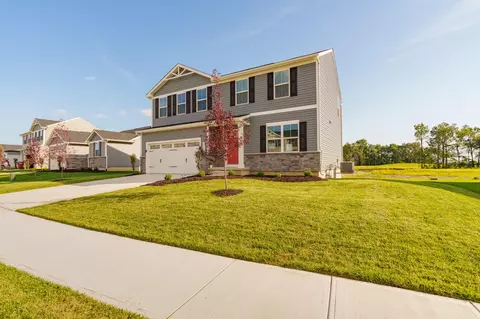 Exterior - 1423 Silverleaf Oak St, Sidney, OH 45365 photo 4 of 6