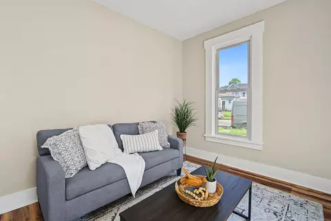 Living - 11 E Southern Ave, Springfield, OH 45506 photo 2 of 3