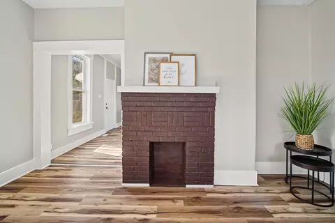 Living - 11 E Southern Ave, Springfield, OH 45506 photo 3 of 3