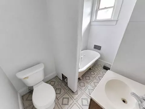 Bath - 131-133 E Southern Ave, Springfield, OH 45505 photo 1 of 4