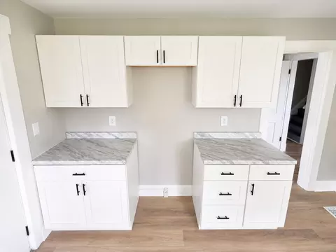 Kitchen - 131-133 E Southern Ave, Springfield, OH 45505 photo 2 of 3