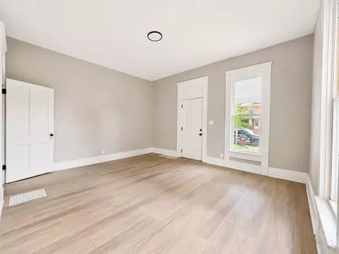 Living - 131-133 E Southern Ave, Springfield, OH 45505 photo 1 of 9