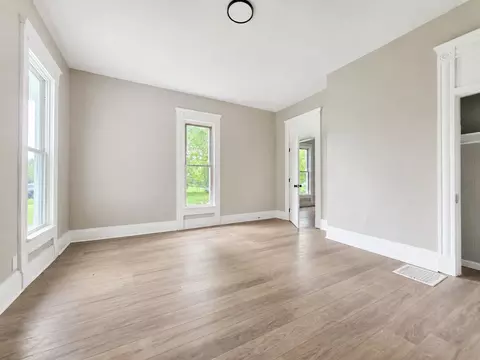 Living - 131-133 E Southern Ave, Springfield, OH 45505 photo 8 of 9