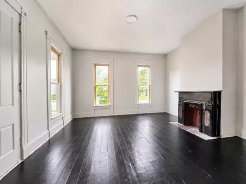 Living - 131-133 E Southern Ave, Springfield, OH 45505 photo 3 of 9