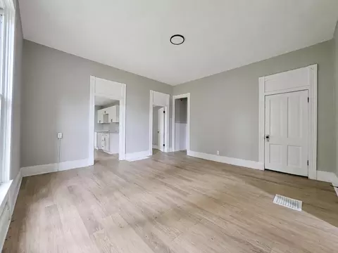 Living - 131-133 E Southern Ave, Springfield, OH 45505 photo 9 of 9