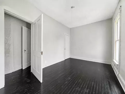 Bedroom - 131-133 E Southern Ave, Springfield, OH 45505 photo 2 of 5